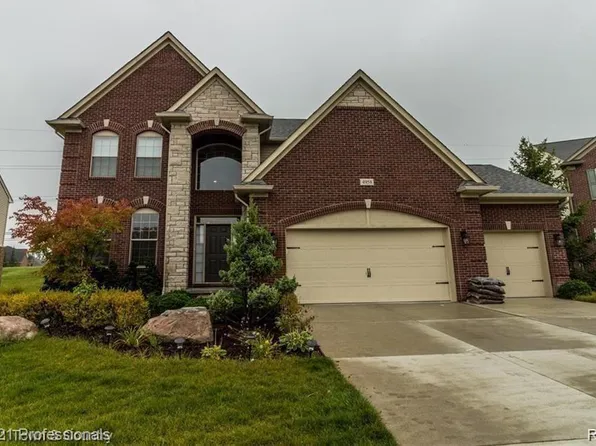 4958 Catalina Dr, Orion, MI 48359