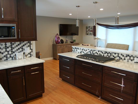 5th image of 222 Lynbrook Dr