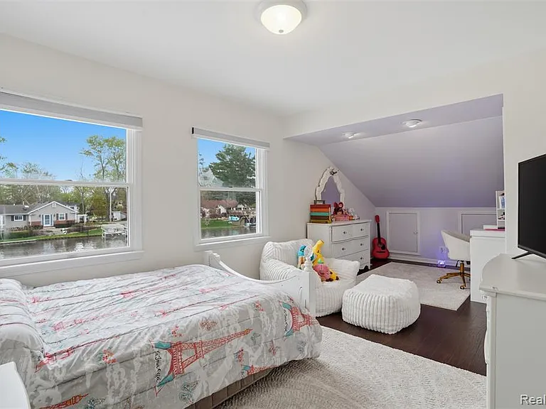 2299 Kingston St — Photo 25