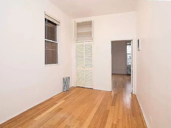 4th image of 119 Taaffe Pl APT 2R