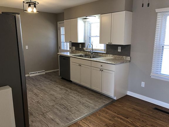 4th image of 235 W Marsile St
