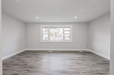 2nd image of 12 Pearl Cres #1