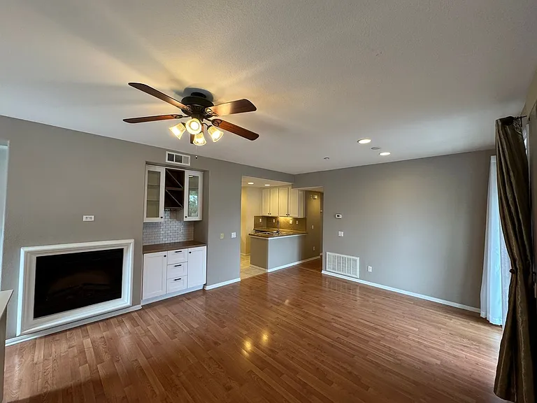5096 Plaza Promenade — Photo 3