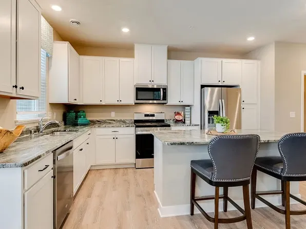 16446 Jaffna Pl, Lakeville, MN 55044