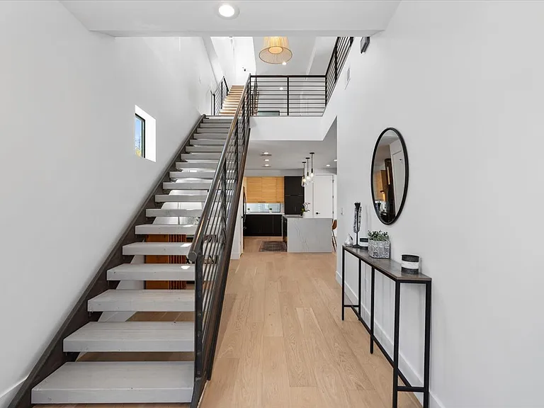230 W Monterosa St — Photo 3