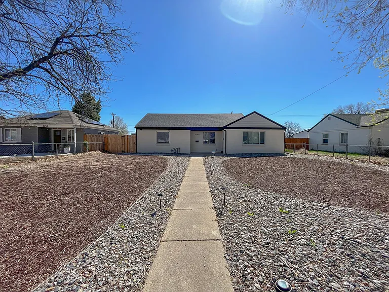 3240 Dexter St — Photo 17
