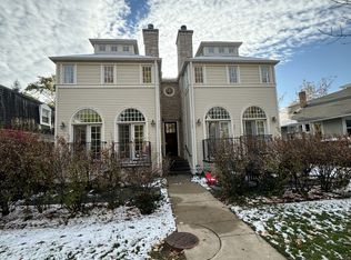 2642 Prairie Ave #1, Evanston, IL 60201