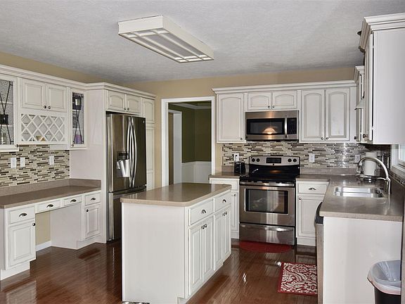 5th image of 908 N Fox Berry Dr