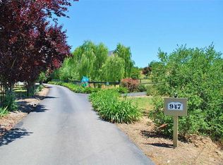 947 Dragonfly Ln, Healdsburg, CA 95448