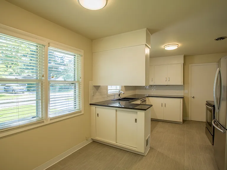 717 B Ave — Photo 4