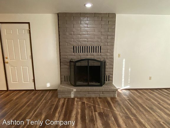 4th image of 926 NE 21st Ave