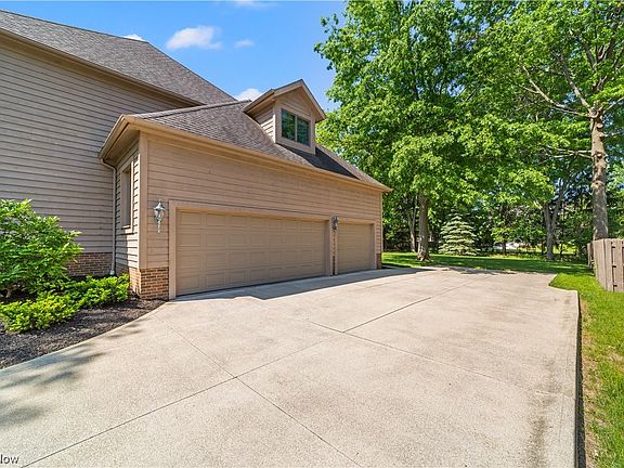 3rd image of 31068 Pinehurst Dr