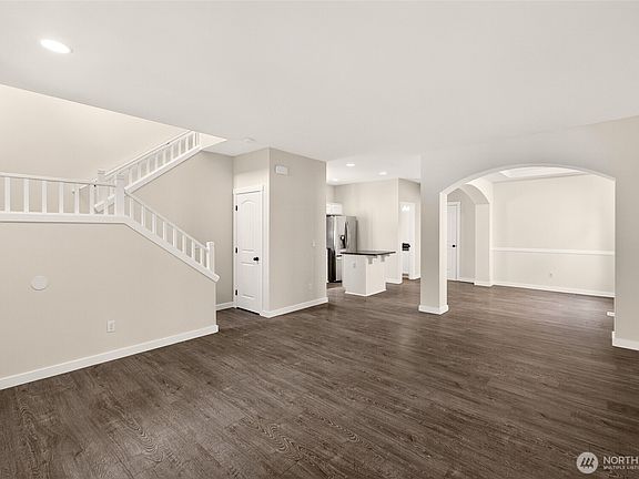 5th image of 335 NE GRAHAM Avenue