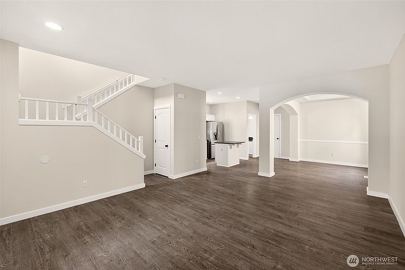 5th image of 335 NE GRAHAM Avenue