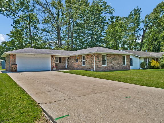 2nd image of 131 Meadow Ln