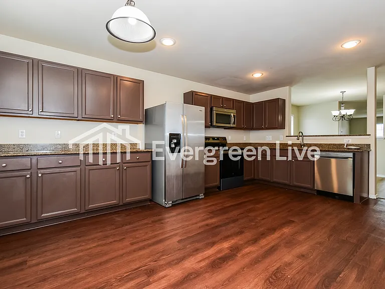 528 Silver Leaf Dr — Photo 5