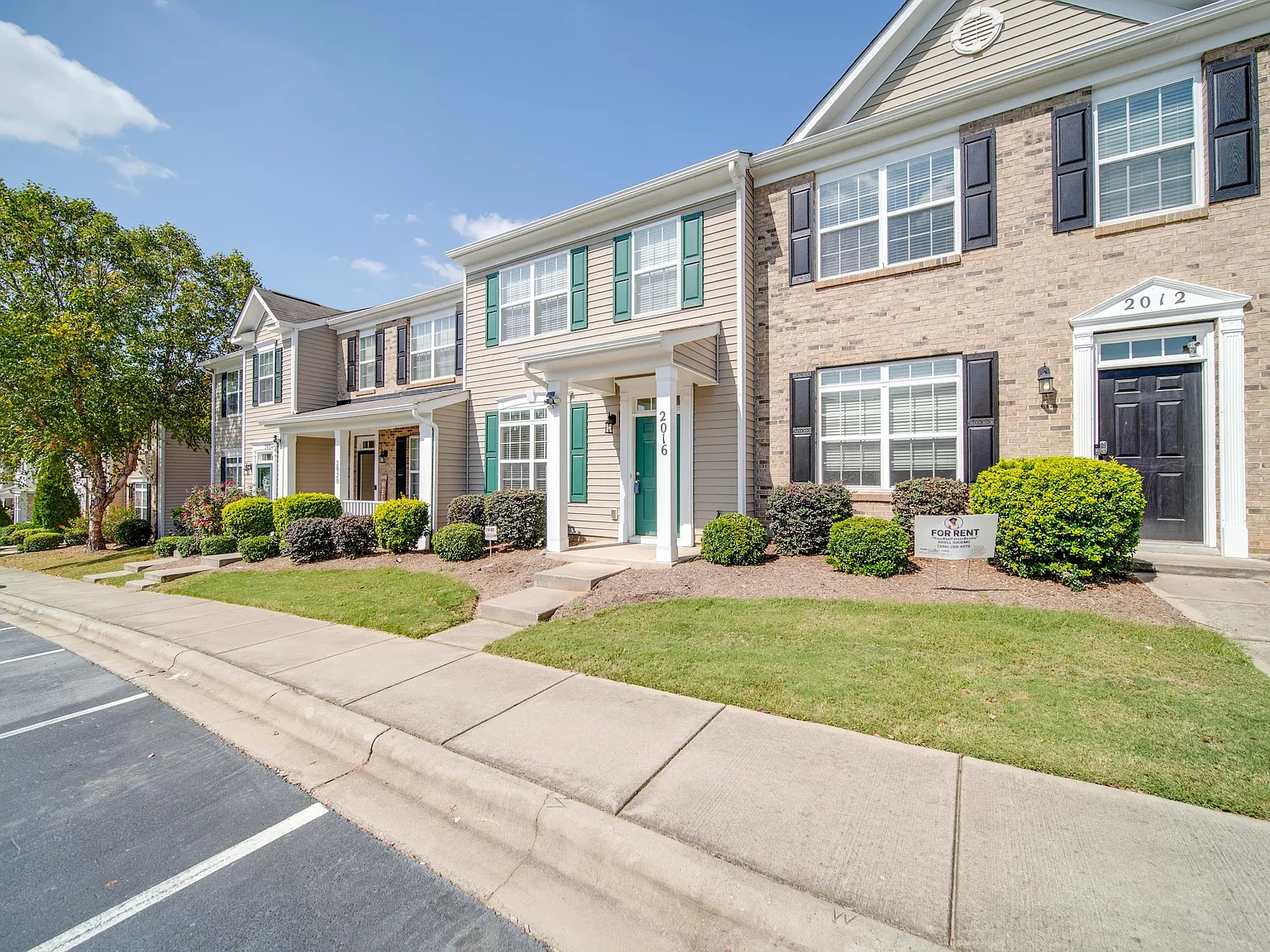 2 bed, 2.5 bath, 1480 sqft, $1,745 — Photo 4