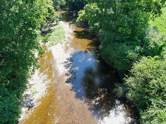 2nd image of 520 Bluff Rd