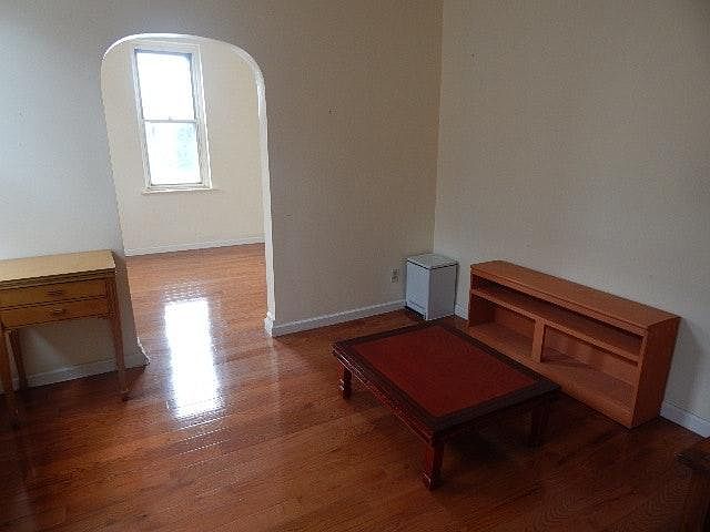 2nd image of 828 Reed St Floor 3