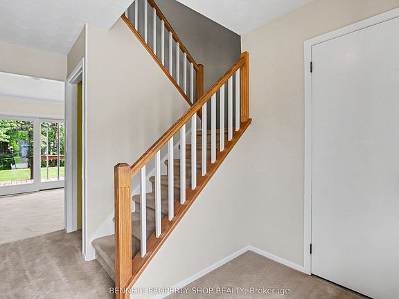 3rd image of 5449 Riverside Cres