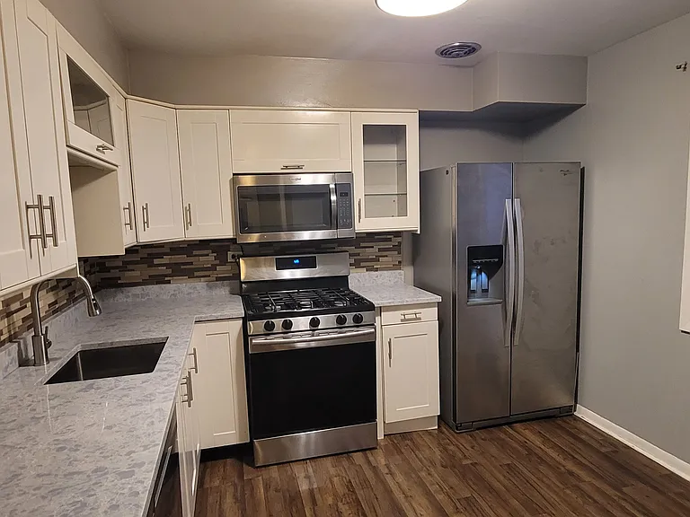 445 E Lincoln St — Photo 12