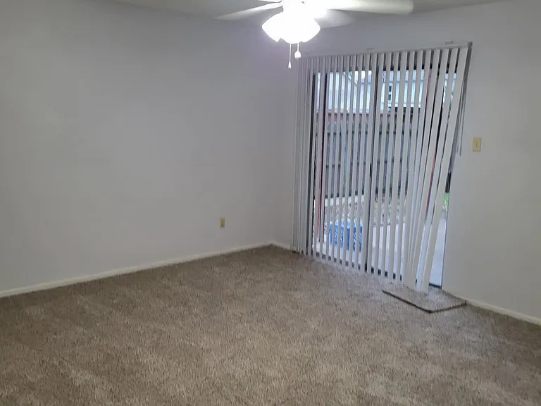 1606 Richforest Dr — Photo 17