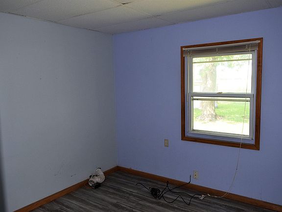 3rd image of 1105 Garden Ln