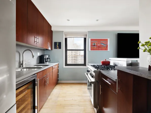 360 West 22nd Street 12B image 3 of 11