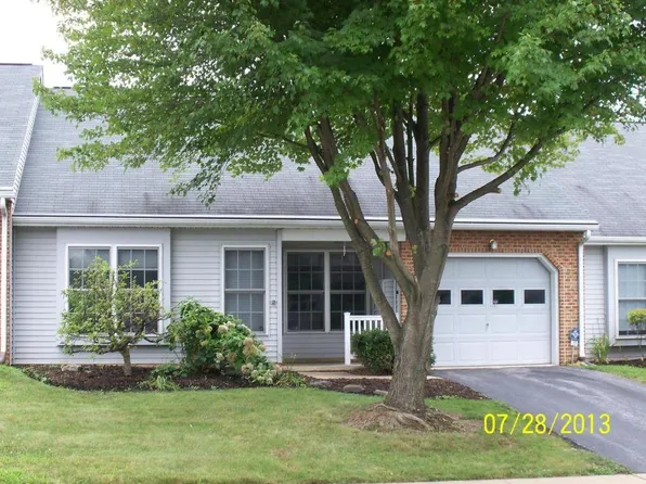 27 Burr Oak Dr, Millersville, PA 17551