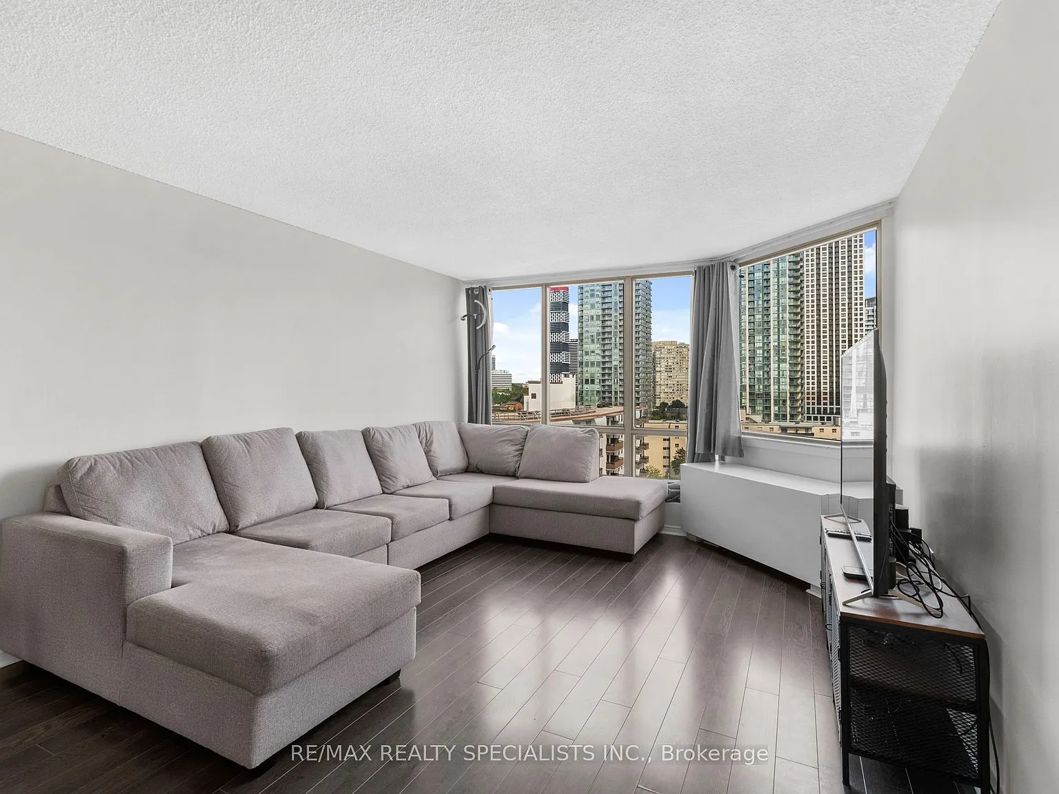 2 bed, $2,750 — Photo 1