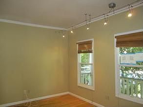 4th image of 922 East St