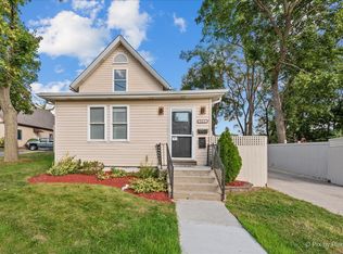 561 Dundee Ave, Elgin, IL 60120
