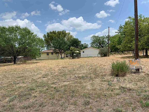 3rd image of 865 Pine Ln