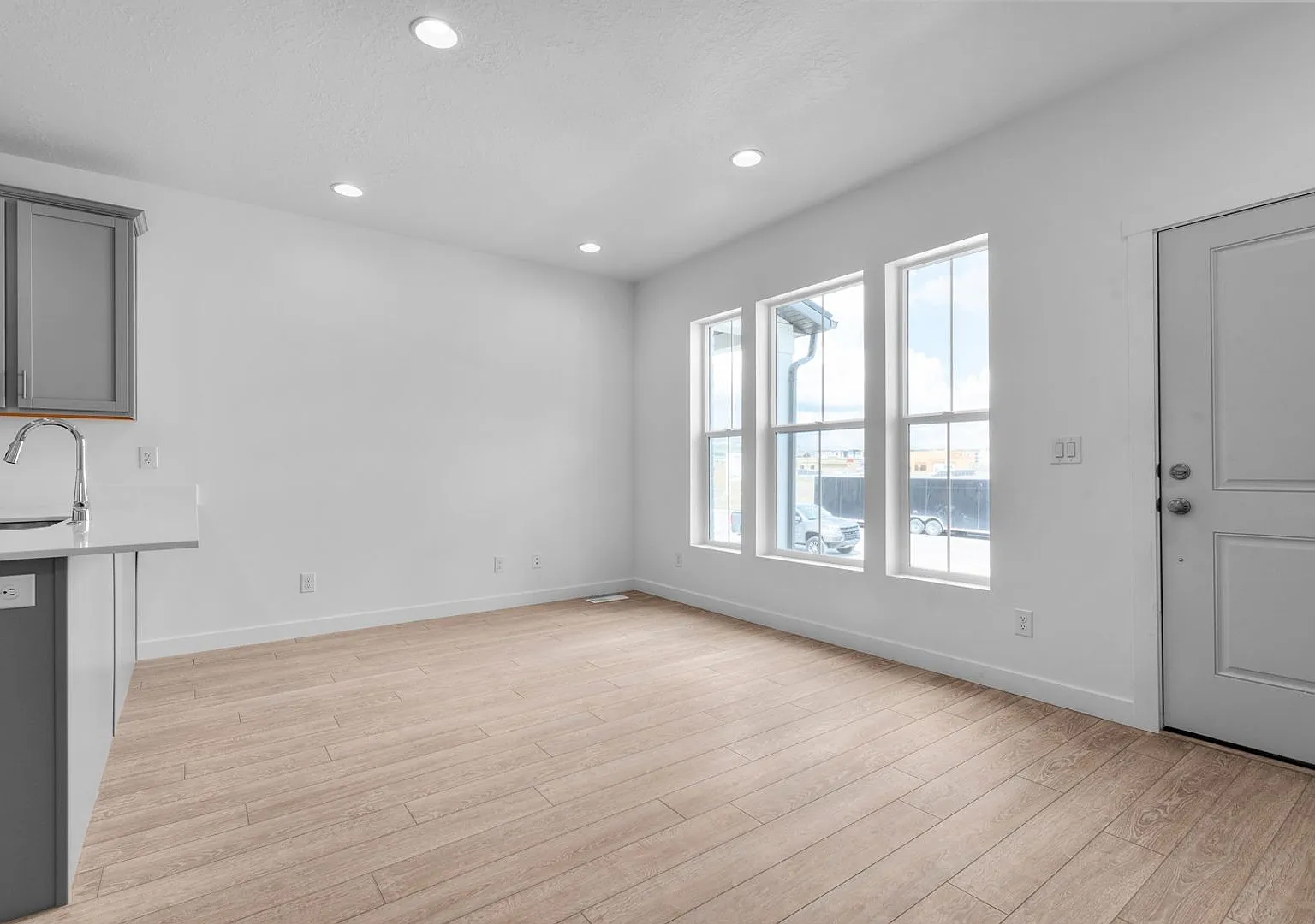 Sign Now For 1 Month Free - Brand New 3-Bed, 3.5-Bath Townhome — Photo 4