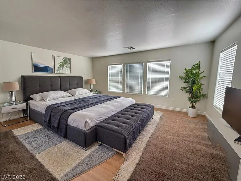 8012 Dutch Villas St — Photo 7