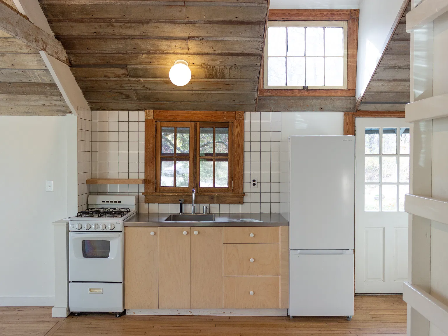 2 bed, 900 sqft, $3,300 — Photo 4