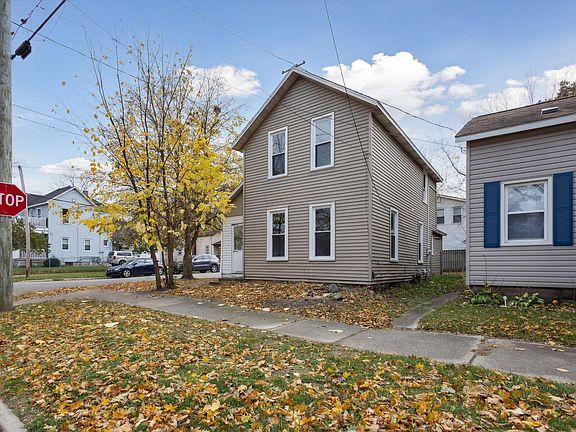3rd image of 838 Veto St NW