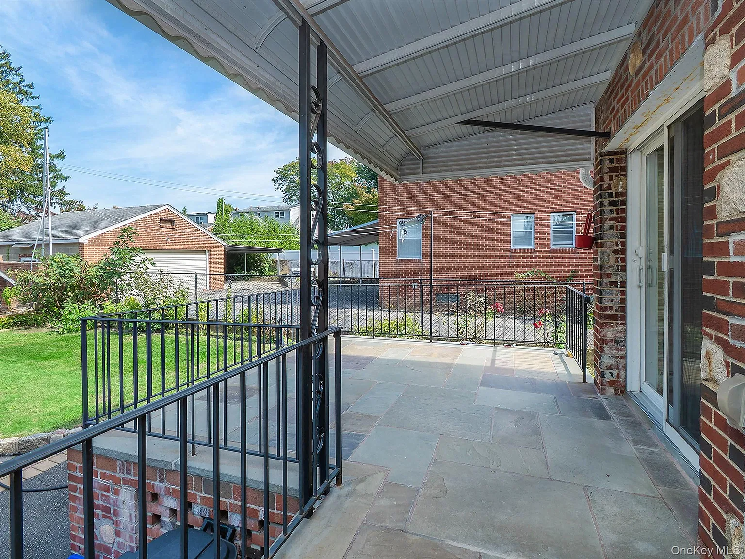 2 bed, 1.0 bath, 1496 sqft, $3,300 — Photo 2