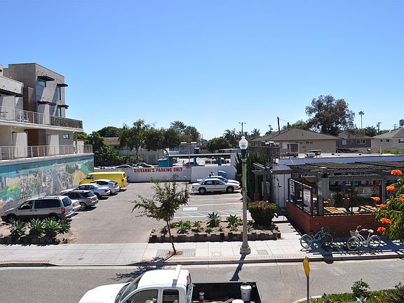 Walk to all the food IV has to offer!