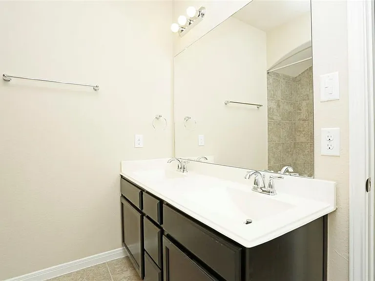9702 Massanutten Ln — Photo 7