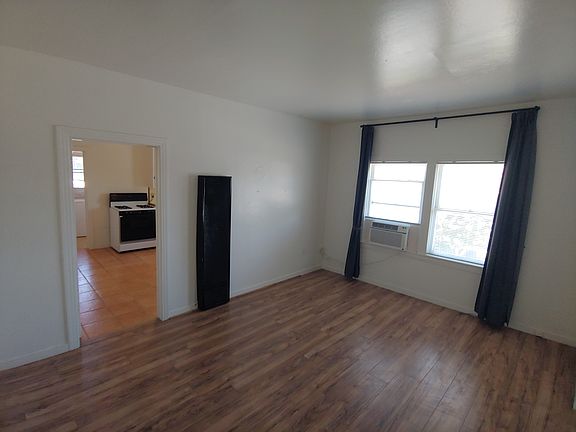 3rd image of 3915 Broadway