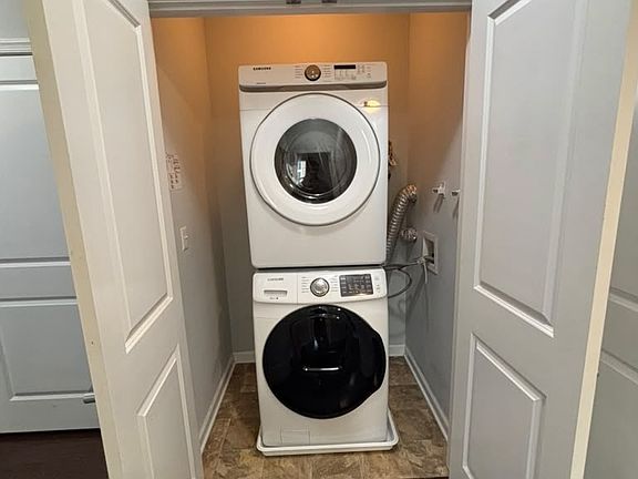 stacked washer/dryer in-unit