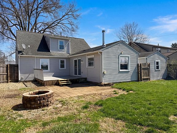 5th image of 413 Sherwood Dr W