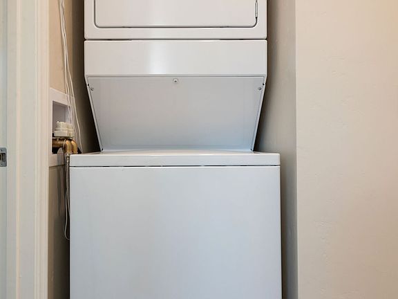 2nd image of 954 Agate St APT E