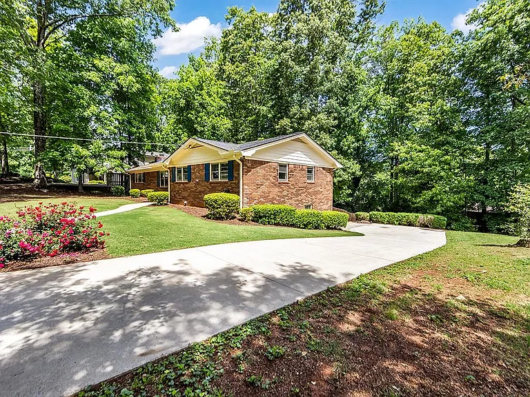 1179 Pathfinder Rd — Photo 2