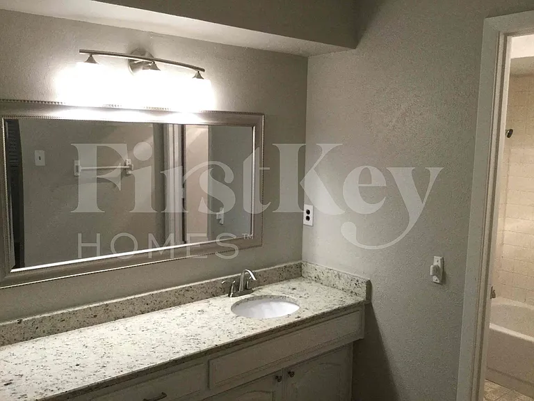 1309 Monterrey Dr — Photo 16