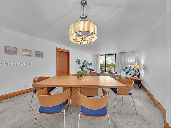 4th image of 2625 Collins Ave APT 910