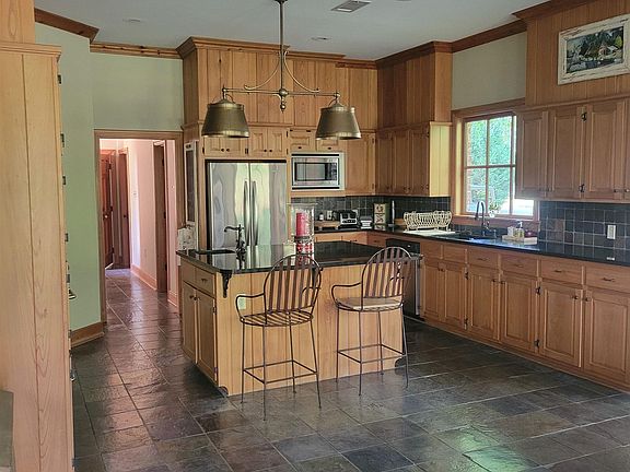 5th image of 11552 Kennedy Dr