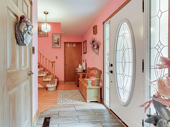 5th image of 55 Redcastle Cres