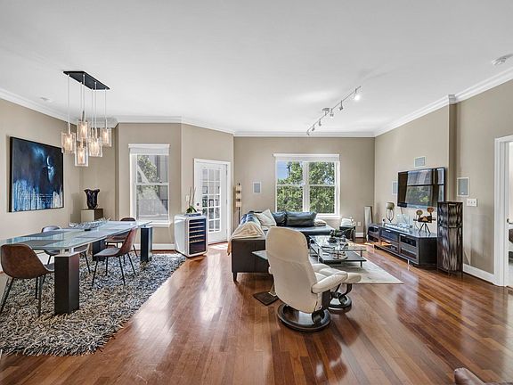 5th image of 601 Main St APT 127